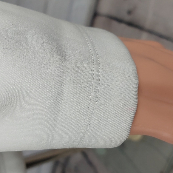 Woman's coat - Picture 3 of 9